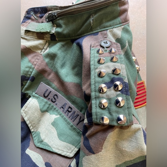 U.S. Army Combat Uniform Custom Jacket
Camouflage Pattern
Size Small - Picture 3 of 5